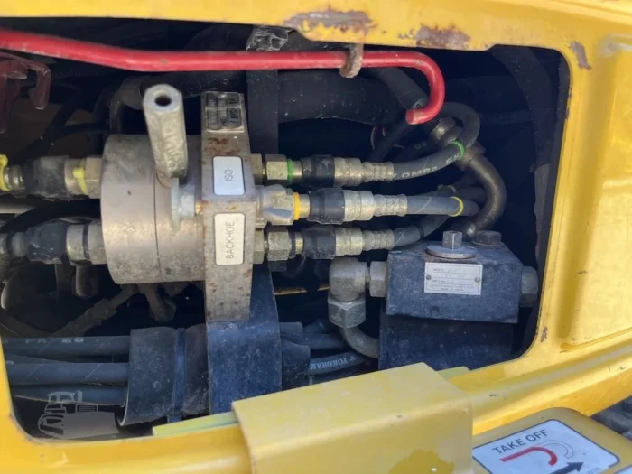 KOMATSU PC27MR-2, 3T + 4 GODETS – Image 13